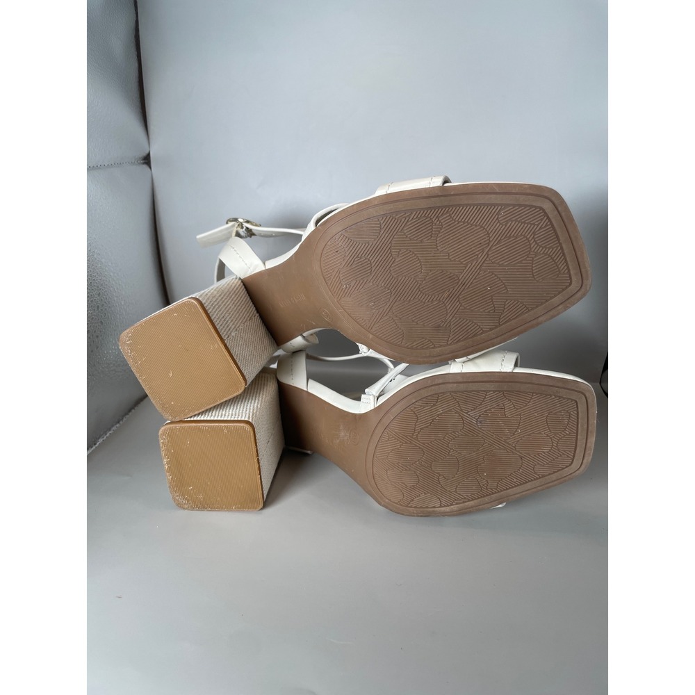 Kelly & Katie Womens Off White T-Strap Block Heel Sandals Square Toe Size 9M - Picture 5 of 6